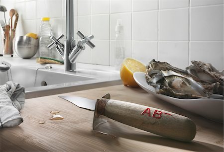 précaution - oyster blade with blood group written on handle Photographie de stock - Rights-Managed, Code: 700-06892574