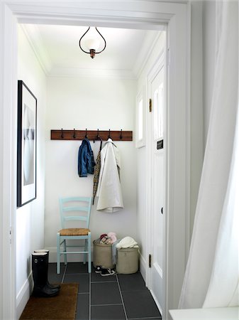 Muddroom - entryway to small spaces dwelling, Ontario, Canada Photographie de stock - Rights-Managed, Code: 700-06935032