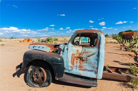 Abandoned truck, Solitaire Village, Khomas Region, near the Namib-Naukluft National Park, Namibia, Africa Photographie de stock - Rights-Managed, Code: 700-06961900