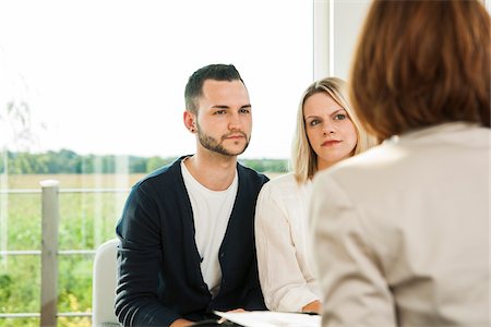 experte - Young Couple Talking to Consultant at Home, Mannheim, Baden-Wurttermberg, Germany Photographie de stock - Rights-Managed, Code: 700-06962045