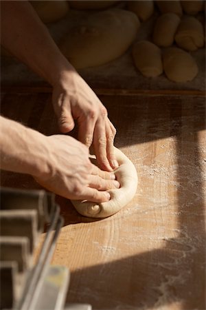 simsearch:700-07156245,k - Close-up of male baker's hands kneading bread dough on floured board, Le Boulanger des Invalides, Paris, France Stockbilder - Lizenzpflichtiges, Bildnummer: 700-07156243