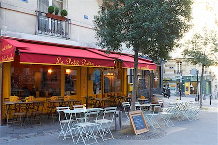 Outdoor Cafe and street scene, Montmartre, Paris, France Stockbilder - Lizenzpflichtiges, Bildnummer: 700-07165055