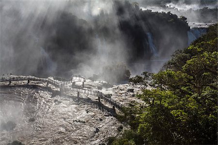 simsearch:700-07204191,k - Footbridge crossing Iguacu River, Iquacu Falls, Iguacu National Park, Parana, Brazil Foto de stock - Con derechos protegidos, Código: 700-07204174