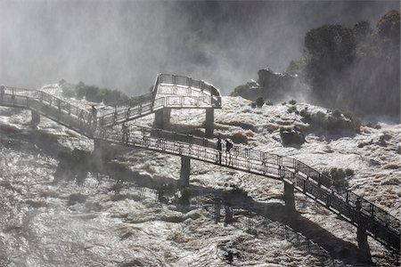 simsearch:700-07204226,k - Footbridge crossing Iguacu River, Iquacu Falls, Iguacu National Park, Parana, Brazil Foto de stock - Con derechos protegidos, Código: 700-07204176