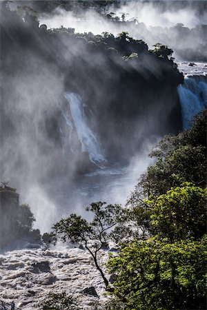 Scenic view of Iguacu Falls with streaming rays of light, Iguacu National Park, Parana, Brazil Stockbilder - Lizenzpflichtiges, Bildnummer: 700-07204184
