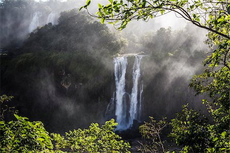 Scenic view of Iguacu Falls with streaming rays of light, Iguacu National Park, Parana, Brazil Stockbilder - Lizenzpflichtiges, Bildnummer: 700-07204185
