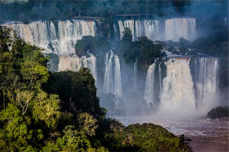 río paraná - Scenic view of Iguacu Falls, Iguacu National Park, Parana, Brazil Stockbilder - Lizenzpflichtiges, Bildnummer: 700-07204189