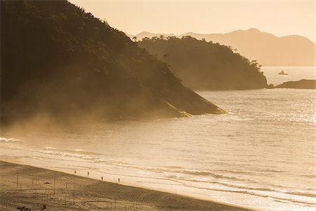 simsearch:700-07204243,k - Copacabana Beach at sunrise, Rio de Janeiro, Brazil Stockbilder - Lizenzpflichtiges, Bildnummer: 700-07204201