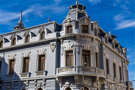 Building with Rounded Corner, Valparaiso, Chile Stock Photo - Rights-Managed, Code: 700-07206676