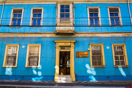 simsearch:700-07206677,k - Front of Building, Valparaiso, Chile Photographie de stock - Rights-Managed, Code: 700-07206679