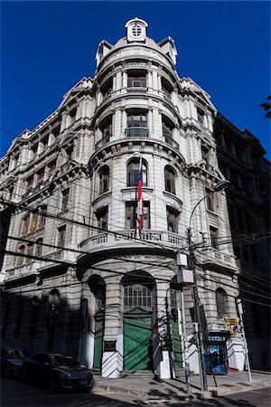provincia de valparaiso - Building with Rounded Corner, Valparaiso, Chile Stock Photo - Rights-Managed, Code: 700-07206688