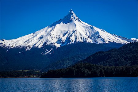 Puntiagudo Volcano, Lake Todos los Santos, Parque Nacional Vicente Perez Rosales, Patagonia, Chile Photographie de stock - Rights-Managed, Code: 700-07202713