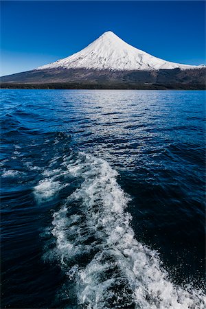 simsearch:700-07237927,k - Close-up of backwash from boat in Lake Todos los Santos and Osorno Volcano, Parque Nacional Vicente Perez Rosales, Patagonia, Chile Foto de stock - Con derechos protegidos, Código: 700-07203986