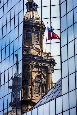 Reflection of Metropolitan Cathedral in Glass Building, Plaza de Armas, Santiago, Chile Stockbilder - Lizenzpflichtiges, Bildnummer: 700-07237720