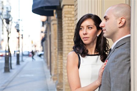 damenanzug - Portrait of Couple Outdoors, Toronto, Ontario, Canada Stockbilder - Lizenzpflichtiges, Bildnummer: 700-07237828