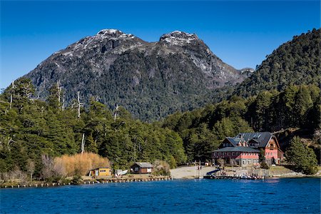 Shoreline and lodge, Puerto Blest, Nahuel Huapi National Park (Parque Nacional Nahuel Huapi­), Argentina Foto de stock - Con derechos protegidos, Código: 700-07237910