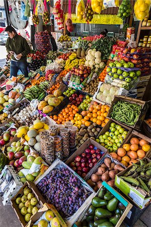 städtische straße - Fruits and vegetables on displayed at market, Buenos Aires, Argentina Stockbilder - Lizenzpflichtiges, Bildnummer: 700-07237971