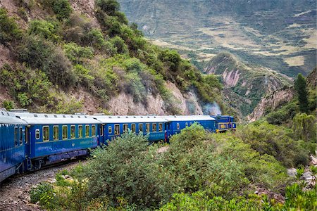 sacred valley of the incas - Hiram Bingham train travelling through scenic hills, Peru Stockbilder - Lizenzpflichtiges, Bildnummer: 700-07238015