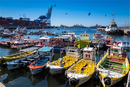 View of harbour and port, Valparaiso, Chile Foto de stock - Con derechos protegidos, Código: 700-07232367