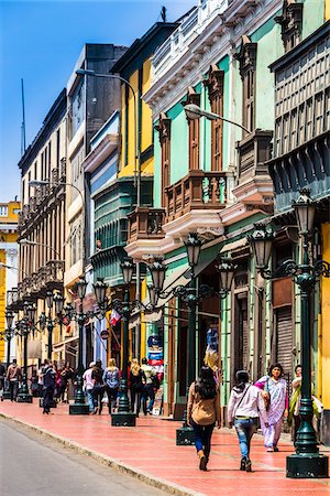 simsearch:700-07279154,k - People walking along historical Carabaya Street in downtown Lima, Peru Photographie de stock - Rights-Managed, Code: 700-07279062