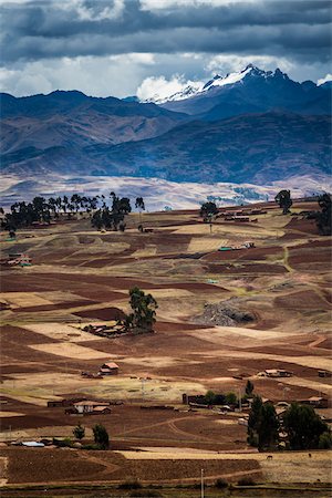 Scenic overview of farms and mountains near Chinchero, Sacred Valley of the Incas, Peru Foto de stock - Con derechos protegidos, Código: 700-07279108