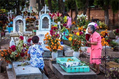 day of the dead - Honouring the Dead at Cemetery during Day of the Dead Festival at the Old Cemetery of Xoxocotlan, Oaxaca, Mexico Stock Photo - Rights-Managed, Code: 700-07279333