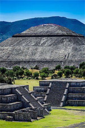 famous place of mexico places - View of Plaza of the Moon and Pyramid of the Sun from Pyramid of the Moon, San Juan Teotihuacan, northeast of Mexico City, Mexico Stock Photo - Rights-Managed, Code: 700-07279481