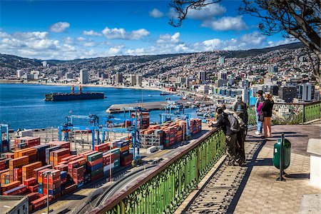 Container Terminal at Port of Valparaiso, Chile Stockbilder - Lizenzpflichtiges, Bildnummer: 700-07288131