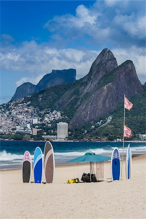 south atlantic ocean - Surfboards in Sand, Ipanema Beach, Rio de Janeiro, Brazil Foto de stock - Con derechos protegidos, Código: 700-07288150