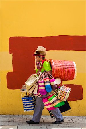 Basket and Hat Seller, Oaxaca de Juarez, Oaxaca, Mexico Stockbilder - Lizenzpflichtiges, Bildnummer: 700-07288167