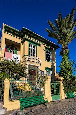 Benches on Sidewalk outside Gate of House, Valparaiso, Chile Photographie de stock - Rights-Managed, Code: 700-07310943