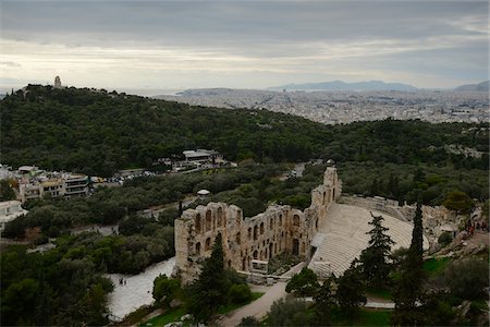 Overhead view of arena (Odeon of Herodes Atticus) beneath Acropolis temple, Athens, Greece Photographie de stock - Rights-Managed, Code: 700-07311294