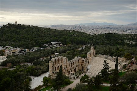 simsearch:600-08416778,k - Overhead view of arena (Odeon of Herodes Atticus) beneath Acropolis temple, Athens, Greece Foto de stock - Con derechos protegidos, Código: 700-07311294