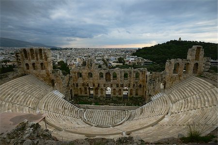 Overhead view of arena (Odeon of Herodes Atticus) beneath Acropolis temple, Athens, Greece Photographie de stock - Rights-Managed, Code: 700-07311293