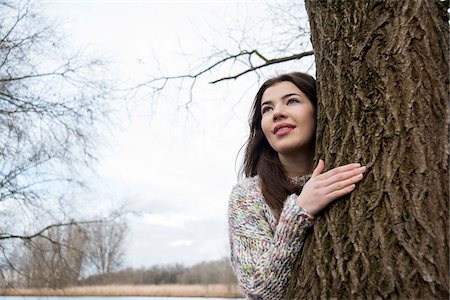 simsearch:400-04028019,k - Portrait of Young Woman by Tree Trunk, Mannheim, Baden-Wurttemberg, Germany Foto de stock - Con derechos protegidos, Código: 700-07355328