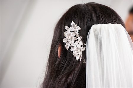 simsearch:614-02049186,k - Close-up of Veil in Bride's Hair Foto de stock - Con derechos protegidos, Código: 700-07363849