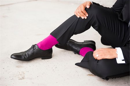 Groom from Waist Down wearing Fuchsia Socks Photographie de stock - Rights-Managed, Code: 700-07363852