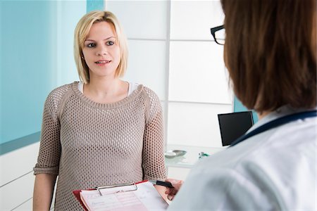 stanza per la visita medica - Doctor with Patient in Doctor's Office Fotografie stock - Rights-Managed, Codice: 700-07453703