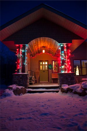 simsearch:700-03698314,k - Snowy home entry with festive lights at night, Alberta, Canada. Photographie de stock - Rights-Managed, Code: 700-07453819