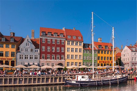 Boat in Canal, Nyhavn, Copenhagen, Denmark Foto de stock - Con derechos protegidos, Código: 700-07487363