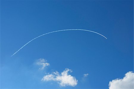 fliegen - Airplane with Contrail in Cloudy Sky, Germany Photographie de stock - Rights-Managed, Code: 700-07487484