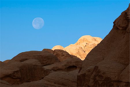 dry stone - Rock formations and moon in early morning sky, Petra, Jordan Photographie de stock - Rights-Managed, Code: 700-07487672