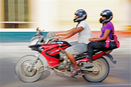Couple riding on motorcycle on city street, Arequipa, Peru Foto de stock - Con derechos protegidos, Código: 700-07529092