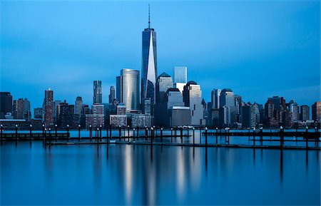 simsearch:600-06939617,k - City Skyline at Dusk with One World Trade Centre, Lower Manhattan, New York City, New York, USA Foto de stock - Con derechos protegidos, Código: 700-07529142