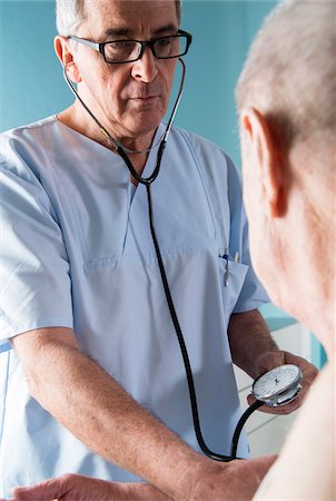 Senior, male doctor taking blood pressure of senior, male patient, in office, Germany Foto de stock - Con derechos protegidos, Código: 700-07529246