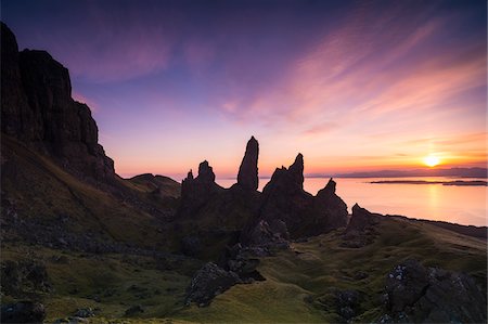 simsearch:841-03674696,k - The Old Man of Storr, rock formation at sunrise, Isle of Skye, Scotland Foto de stock - Con derechos protegidos, Código: 700-07540307