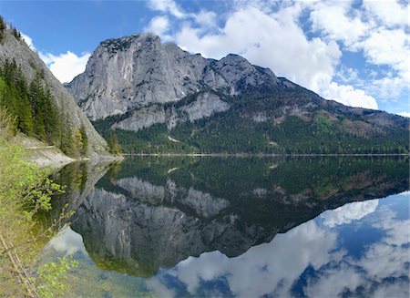 simsearch:700-08986382,k - Scenic view of Lake Altaussee and mountains in spring, Styria, Austria Stockbilder - Lizenzpflichtiges, Bildnummer: 700-07584670