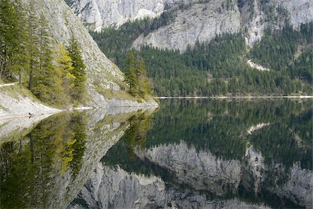 steiermark - Scenic view of Lake Altaussee and mountains in spring, Styria, Austria Foto de stock - Con derechos protegidos, Código: 700-07584683