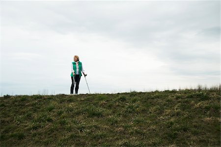 Senior woman walking along path using crutches, in nature, Germany Stockbilder - Lizenzpflichtiges, Bildnummer: 700-07584828