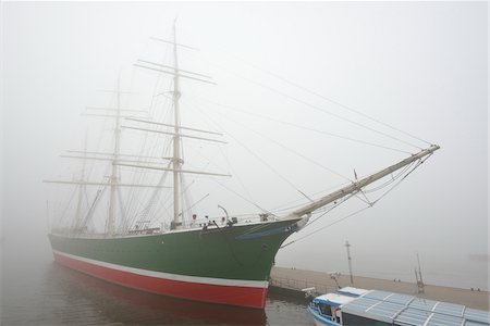 Sailing Ship, Rickmer Rickmers with Morning Mist, Hamburg, Germany Photographie de stock - Rights-Managed, Code: 700-07599790